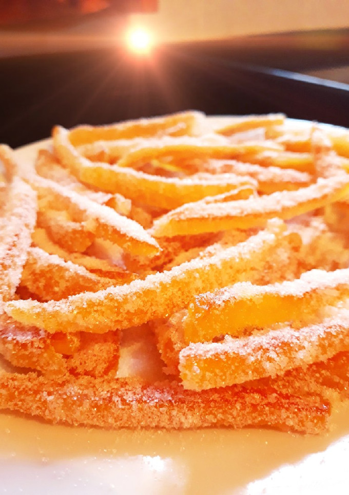 Una foto de Cascaritas de Naranja Confitadas