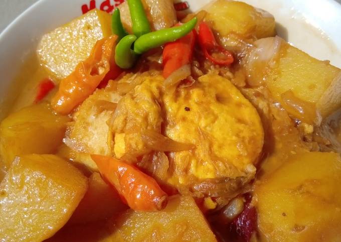 Semur telur ceplok kentang