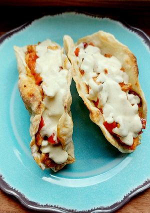 O poză a rețetei Tacos cu pui, fasole și sos de brânză.