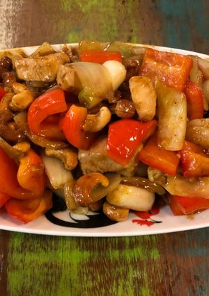 A picture of Quick Chicken and cashew nut stir fry.