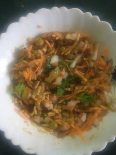 பேல் பூரி(bhel puri recipe in tamil) செய்முறை முக்கிய புகைப்படம்
