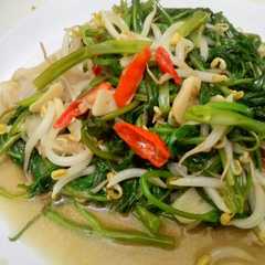 A picture of Tumis Kangkung Toge.