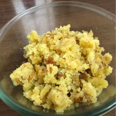 A picture of Prasadacha Sheera(semolina halwa).