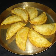 Gujarati style Ghughra/karanji/Gujjiya A picture of Gujarati style Ghughra/karanji/Gujjiya.