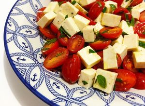 Foto de Salada de ricota com tomate cereja