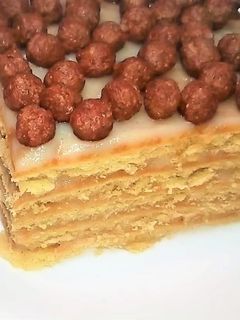 Фото Торт без выпечки из печенья с заварным кремом.