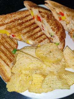 पिज़्ज़ा ब्रेड सैंडविच (pizza bread sandwich recipe in Hindi) रेसिपी मुख्य फोटो