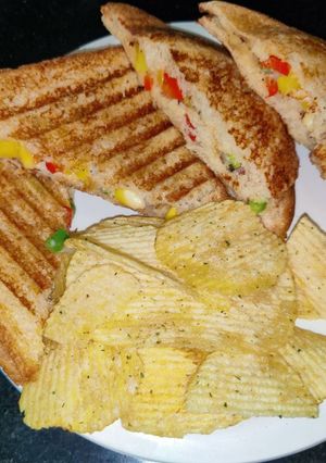 पिज़्ज़ा ब्रेड सैंडविच (pizza bread sandwich recipe in Hindi) रेसिपी मुख्य फोटो