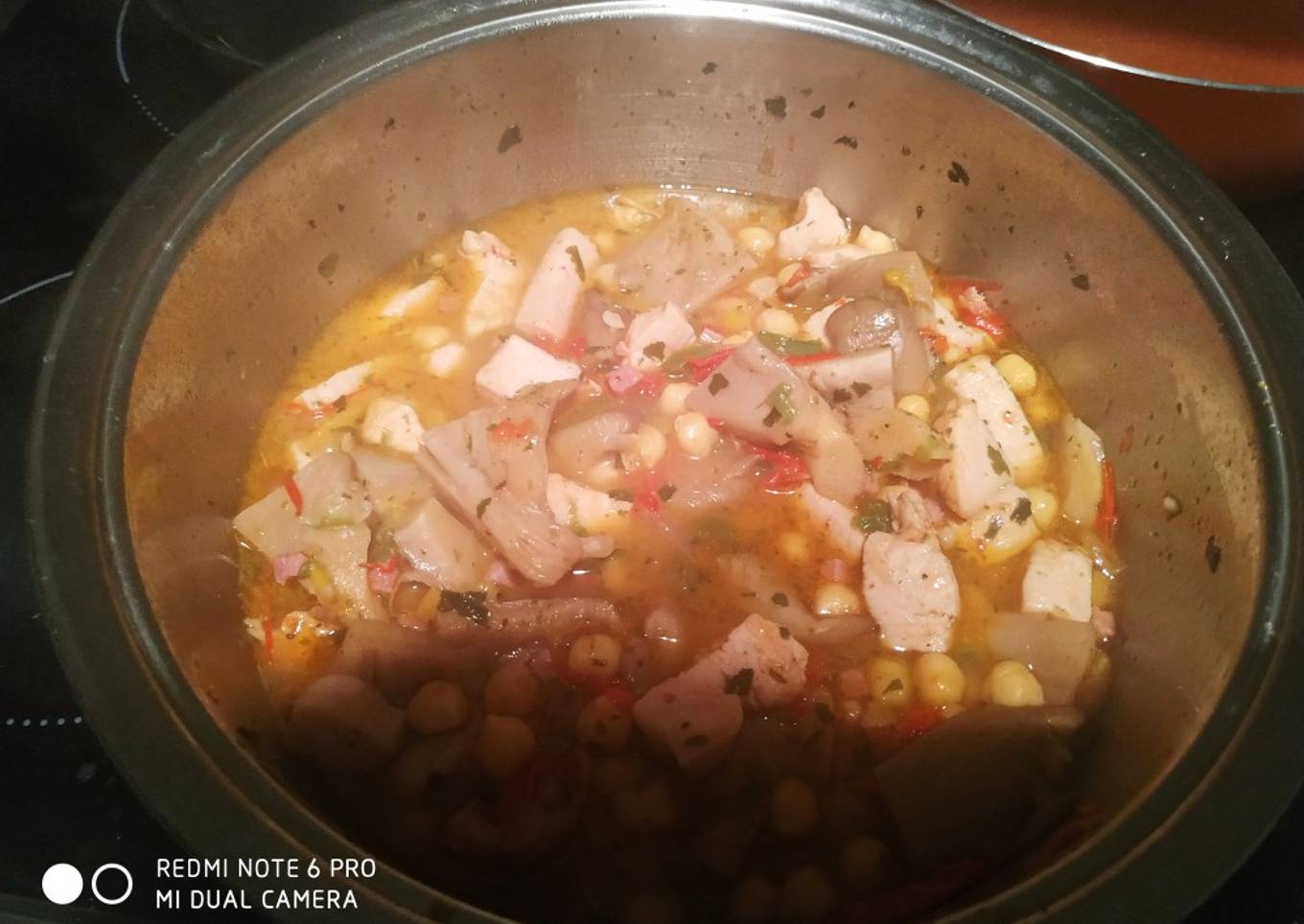 Garbanzos con setas y pollo