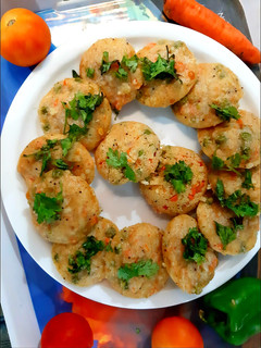 मसाला वेजिटेबल इडली (masala vegetable idli recipe in Hindi) रेसिपी मुख्य फोटो