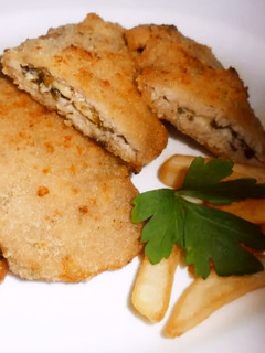 Una foto de Filetes de lomo de cerdo rellenos de queso y perejil