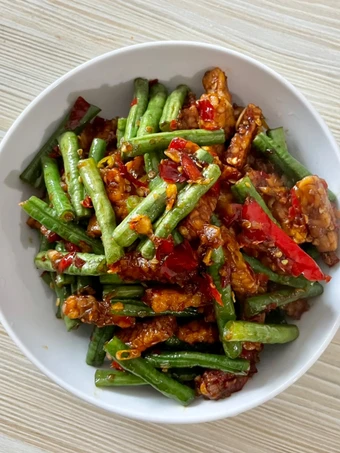 Langkah Mudah untuk Menyiapkan Resep Oseng kacang panjang tempe yang Bikin Ngiler Anti Ribet, Uenak Banget