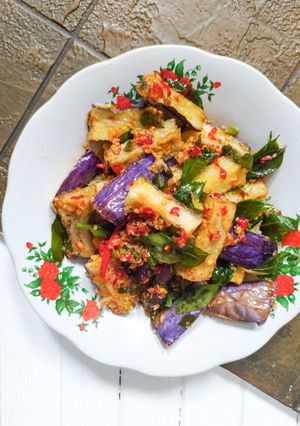 Foto resep Terong Pedas Daun Kari