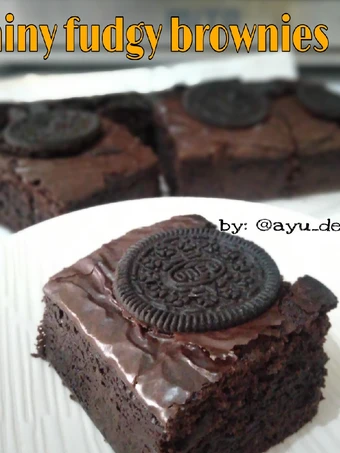 Cara Mudah Menyiapkan Resep Shiny fudgy brownies yang Sempurna Anti Ribet, Lezat