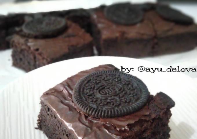 Shiny fudgy brownies