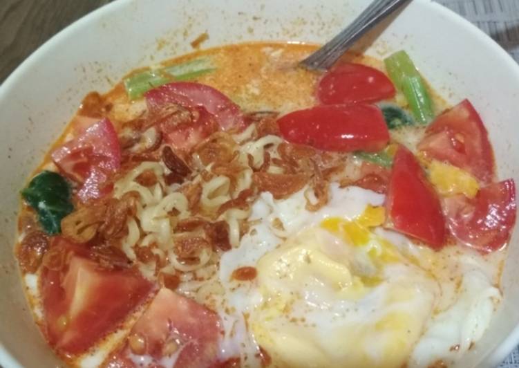 Mie instan kuah creamy