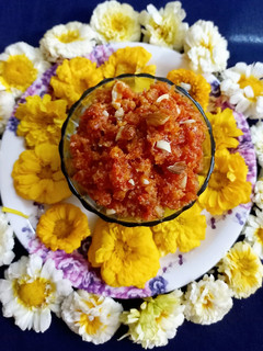 गाजर हलवा (gajar halwa recipe in marathi) रेसिपी चे मुख्य फोटो