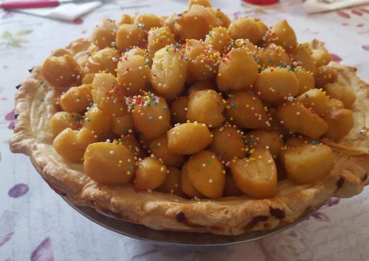 Struffoli morbidi in cesto di sfoglia