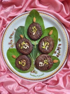 રાગી ના માલપુવા (Ragi Malpua Recipe In Gujarati) રેસીપી મુખ્ય ફોટો
