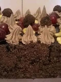 صورة لوصفة كيكة شوكولاتة بكريمة الزبدة