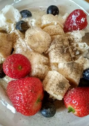 A picture of Yogurt ice cream with fruit.
