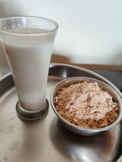 நட்ஸ் பால் (Nuts ball Recipe in Tamil) செய்முறை முக்கிய புகைப்படம்