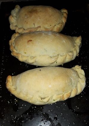 Una foto de Empanadas de acelga y hojas de remolacha