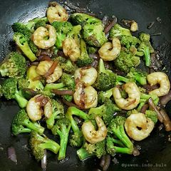 A picture of Shrimp and Broccoli Stir Fry.