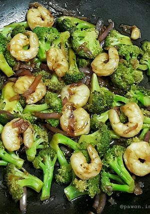 A picture of Shrimp and Broccoli Stir Fry.