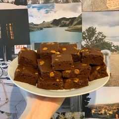 A picture of Cakey brownies.