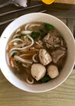 Hình của món Bánh canh sườn mọc tôm khô.