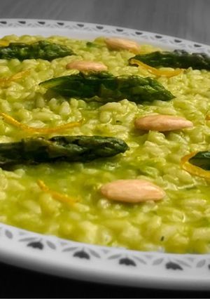 Foto di Risotto agli asparagi e mandorle 🍃🥜