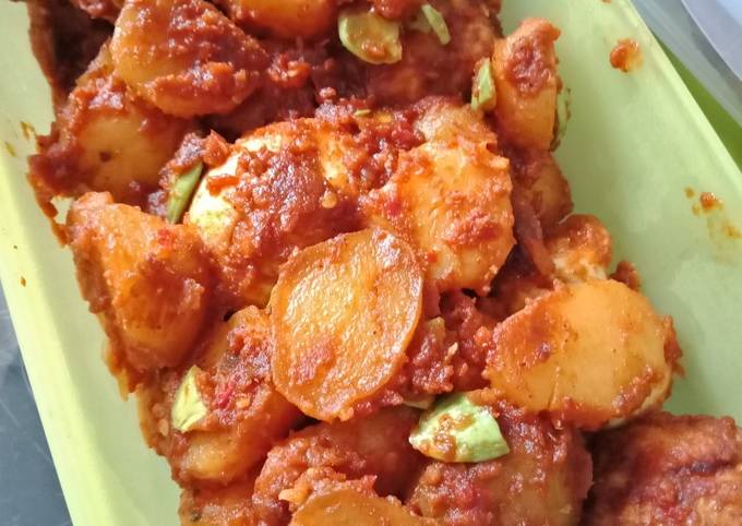 Langkah Mudah untuk Menyiapkan Balado Telur dan Kentang Enak Banget Simple Anti Gagal