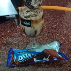 A picture of Butterscotch chocolate oreo milkshake.
