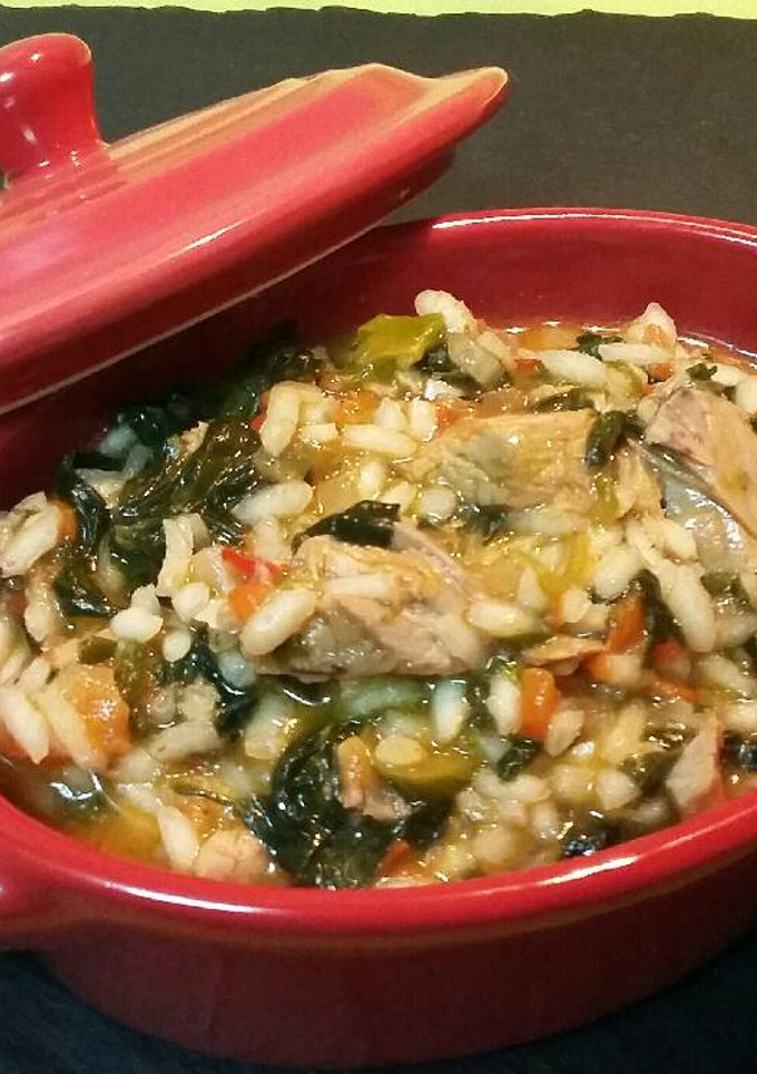 Una foto de Risotto meloso con atún y verduras