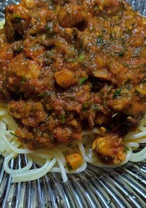 صورة لوصفة سباغيتي بصوص الطماطم وقطع اللحم
