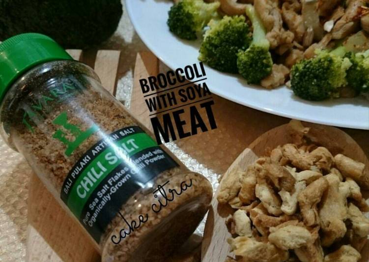 Broccoli with soya meat