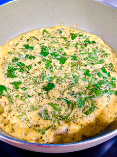 Hình của món Trứng chiên ngải cứu 🍳🌿.