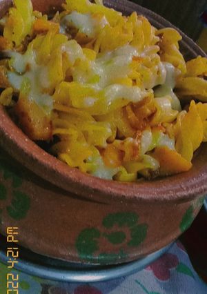 A picture of Cheesy matka pasta.