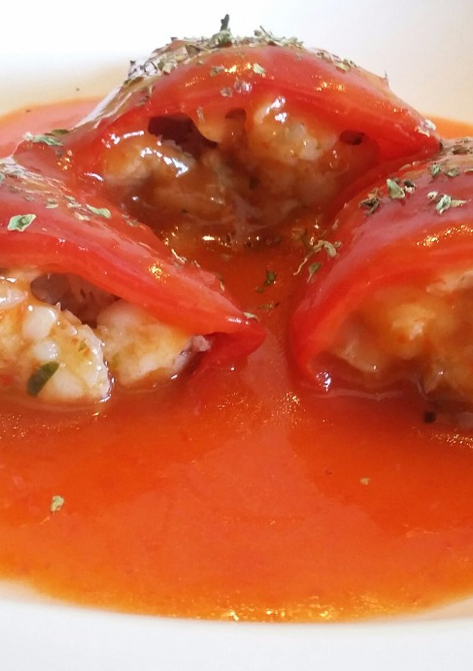 Una foto de Piquillos rellenos de rape