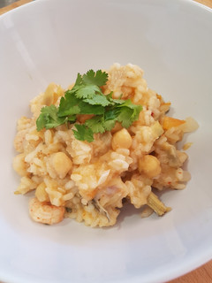 Una foto de Arroz con bacalao y gambas