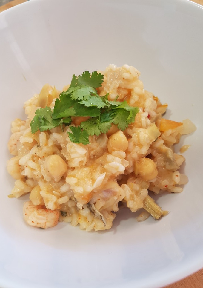 Una foto de Arroz con bacalao y gambas