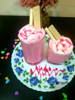 रोज़ मिल्क शेक (rose milk shake recipe in Hindi) रेसिपी मुख्य फोटो
