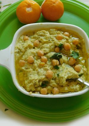 A picture of Creamy avocado chickpea hummus.