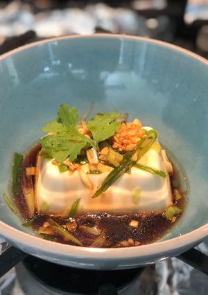 Hình của món Tàu hủ non hấp nước tương và hành tỏi.
