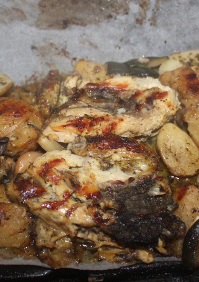 Una foto de Patatas cocidas con sobras de pollo asado