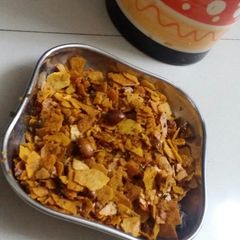 A picture of Khakhra chivada.
