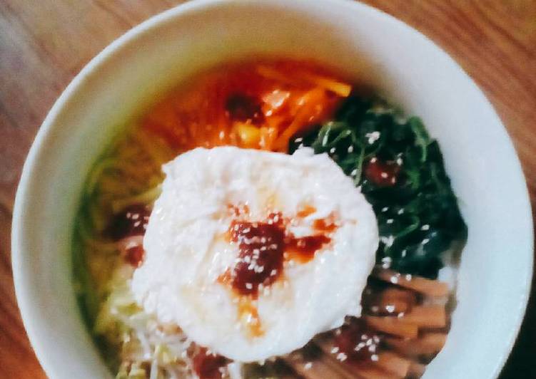 Bibimbap (nasi campur korea)