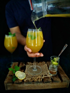 સ્મોકી આમ પન્ના (Smoky Aam Panna Recipe In Gujarati) રેસીપી મુખ્ય ફોટો