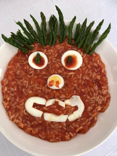 Una foto de Arroz con salsa de tomate